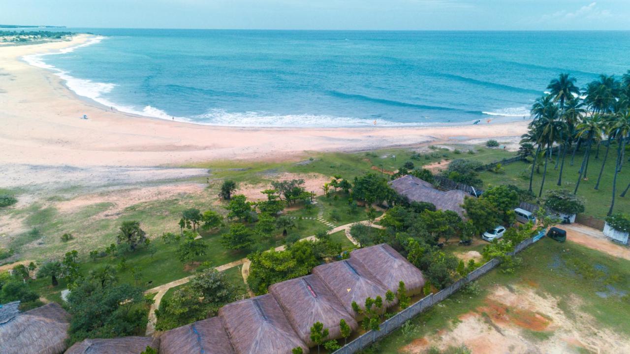 Blue Waters Hotel Arugam Bay Exterior photo